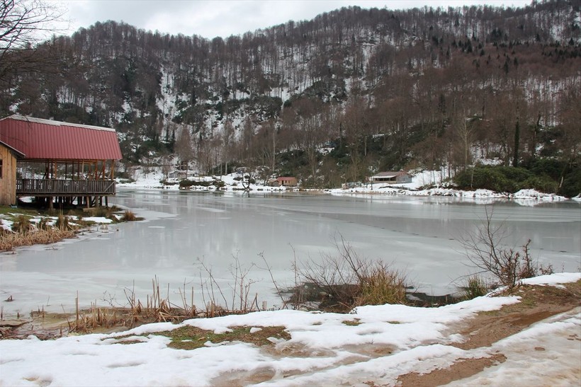 Sakarya'daki Keremali Gölü'nün yüzeyi buz tuttu - Resim: 9
