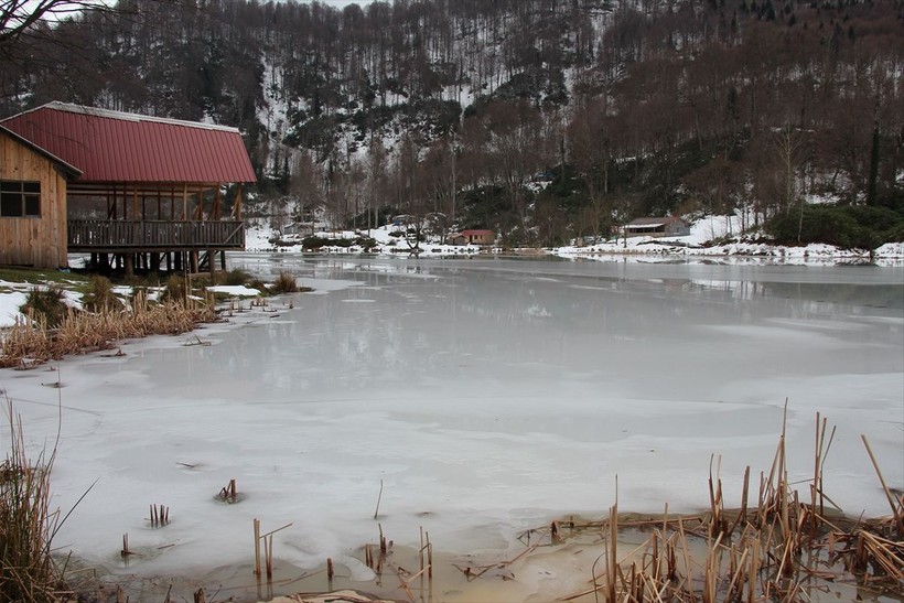 Sakarya'daki Keremali Gölü'nün yüzeyi buz tuttu - Resim: 11
