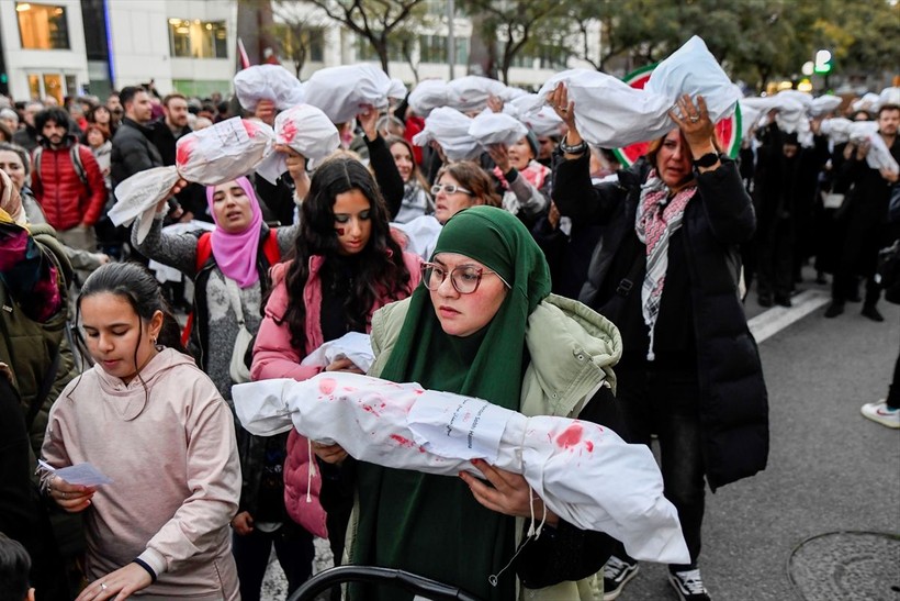Avrupa Filistin için ayağa kalktı! Yüz binler tek nefes oldu: Soykıma hayır - Resim: 17