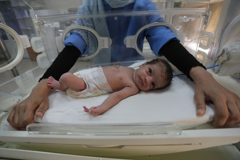 İsrail'in saldırı altındaki Gazze'de mucize: Ölen annenin karnındaki bebek kurtarıldı - Resim: 4