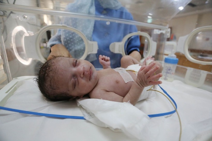 İsrail'in saldırı altındaki Gazze'de mucize: Ölen annenin karnındaki bebek kurtarıldı - Resim: 12