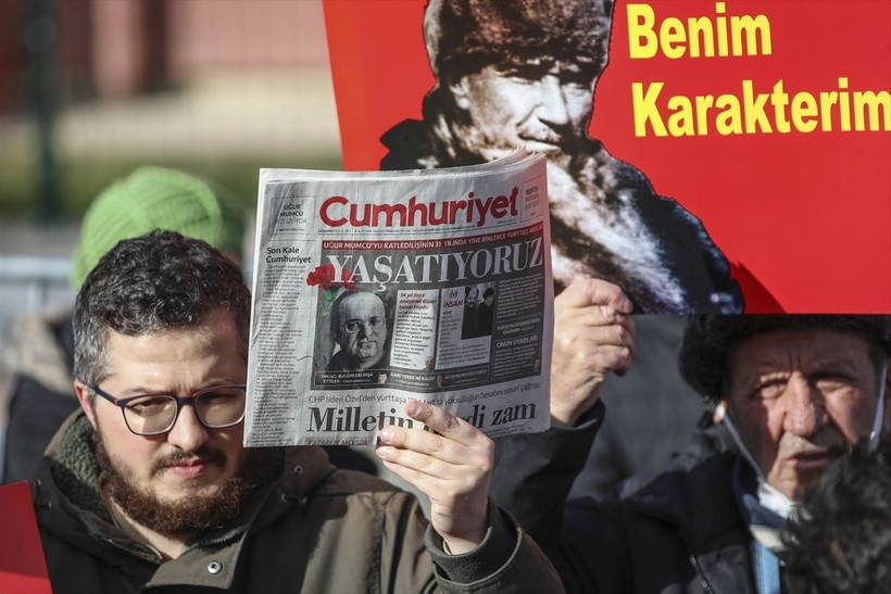 Uğur Mumcu ölümünün 31'inci yılında evinin önünde anıldı - Resim: 18