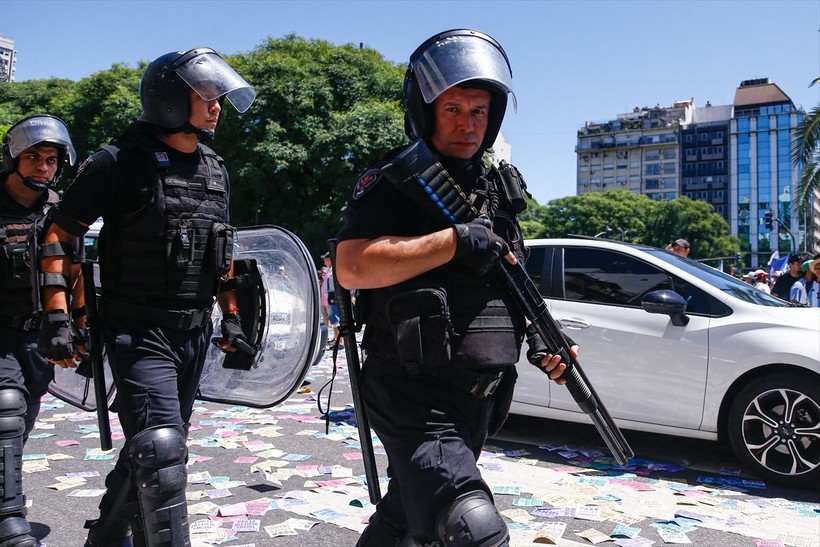 Arjantin'de binlerce işçi hükümeti protesto etti! - Resim: 20