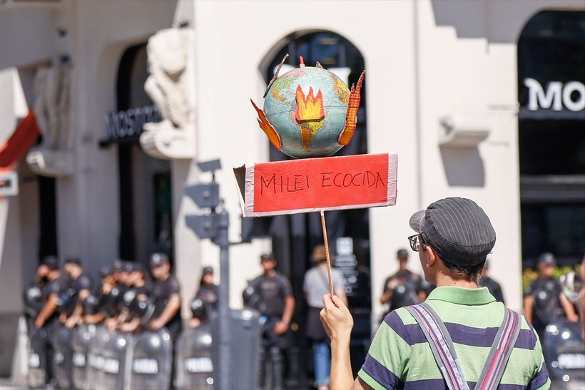 Arjantin'de binlerce işçi hükümeti protesto etti! - Resim: 34