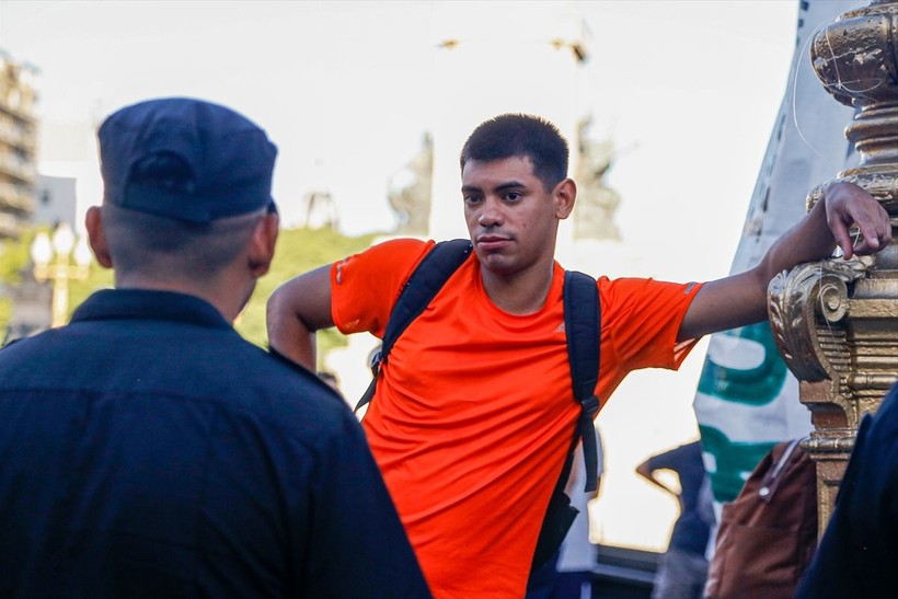 Arjantin'de binlerce işçi hükümeti protesto etti! - Resim: 38