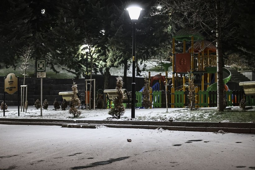 Ankara'da kar yağışı etkili oldu ☃️🌨️❄️ Her yer beyaza büründü - Resim: 8