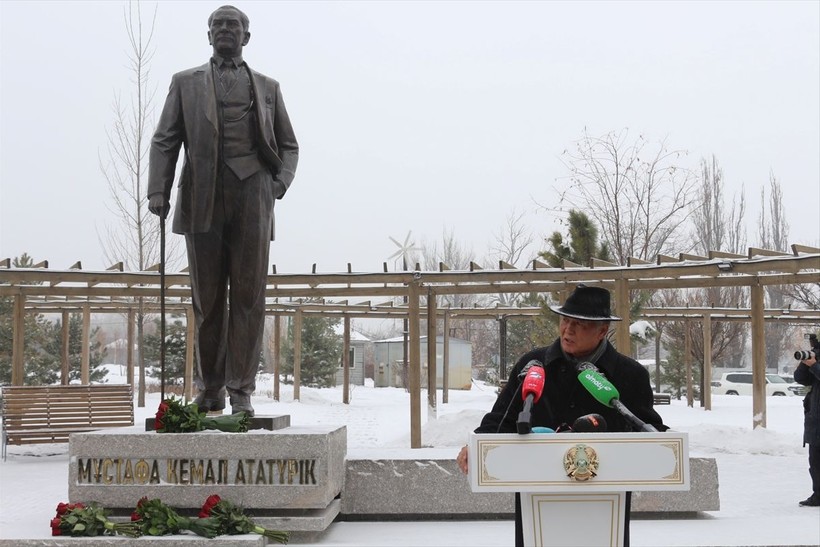 Kazakistan’ın Almatı şehrinde Atatürk heykeli törenle açıldı - Resim: 6