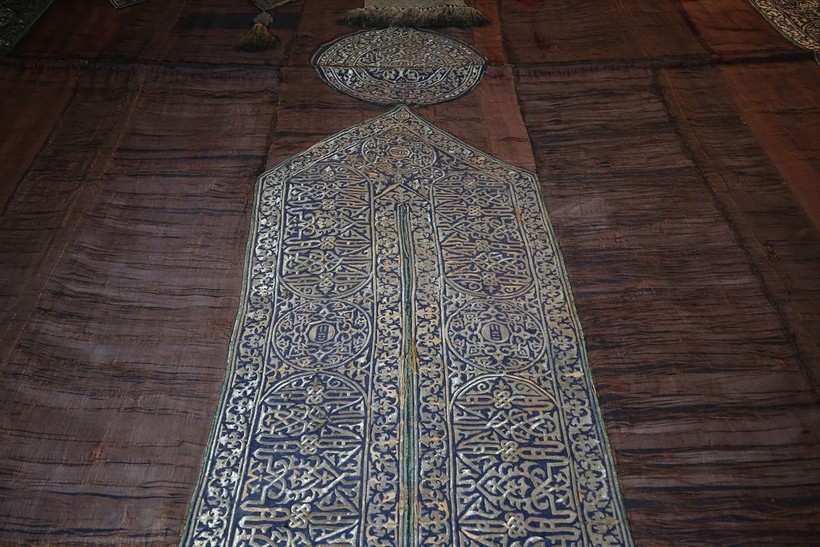Bursa'da Ulu Cami'de sergilenen Kabe kapısı örtüsünün bakımı tamamlandı - Resim: 7
