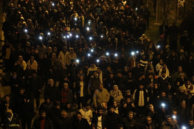 Hatay, Adıyaman ve Osmaniye'de hayatını kaybedenler için 'sessiz yürüyüş' düzenlendi - Resim: 26