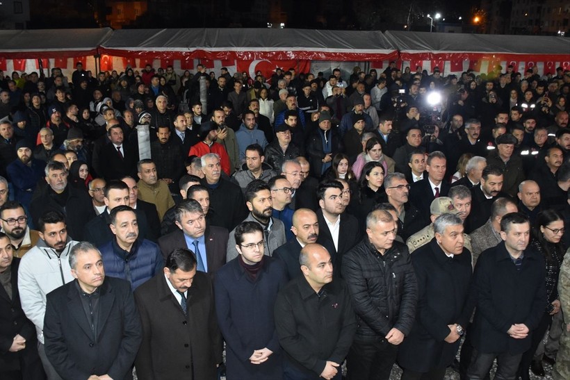 Hatay, Adıyaman ve Osmaniye'de hayatını kaybedenler için 'sessiz yürüyüş' düzenlendi - Resim: 19