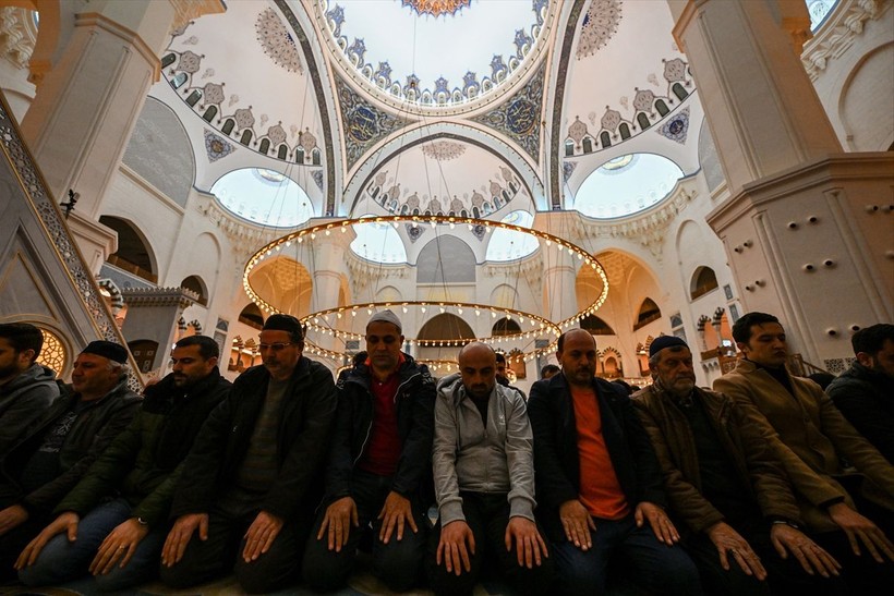 Miraç Kandili yurt genelinde dualarla idrak edildi - Resim: 11
