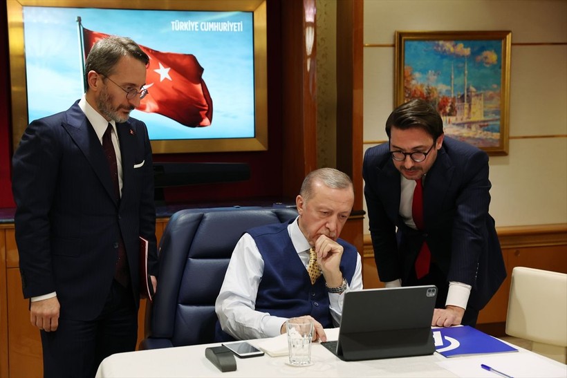 Cumhurbaşkanı Recep Tayyip Erdoğan yılın kareleri oylamasında Gazze ve Türkiye Yüzyılı'nı tercih etti - Resim: 1