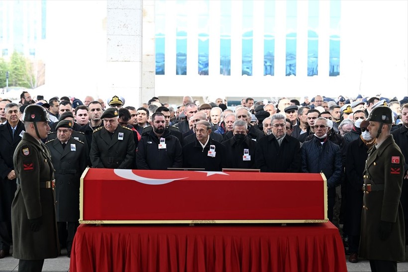Ankara'da hayatını kaybeden eski 3. Ordu Komutanı emekli Orgeneral Saldıray Berk son yolculuğuna uğurlandı - Resim: 6
