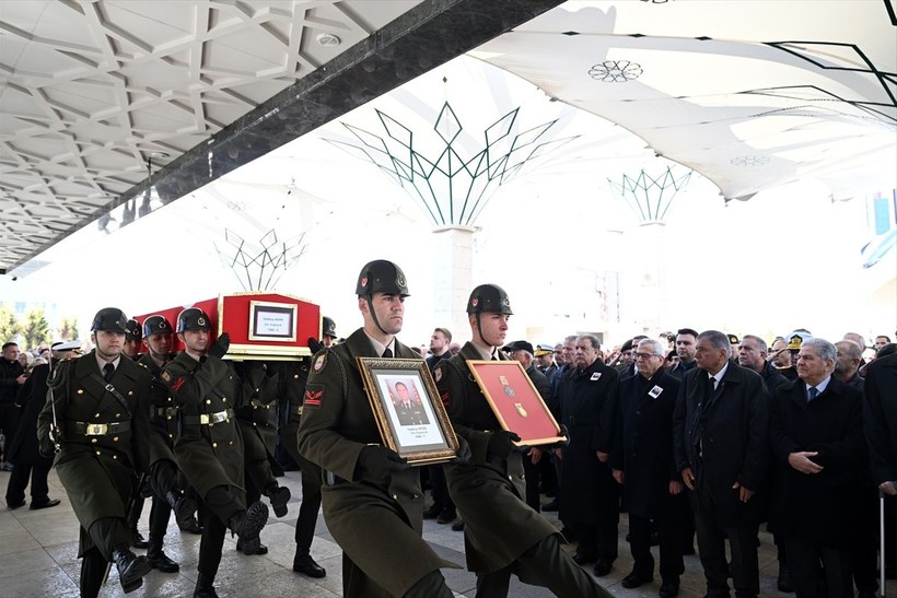 Ankara'da hayatını kaybeden eski 3. Ordu Komutanı emekli Orgeneral Saldıray Berk son yolculuğuna uğurlandı - Resim: 14