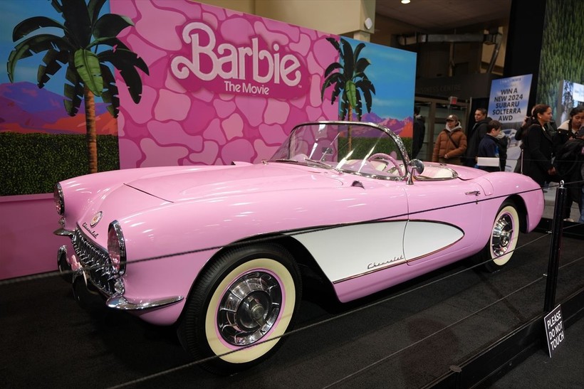 Kanada'nın Toronto kentinde Barbie filminde görülen ikonik pembe araç sergilendi - Resim: 2
