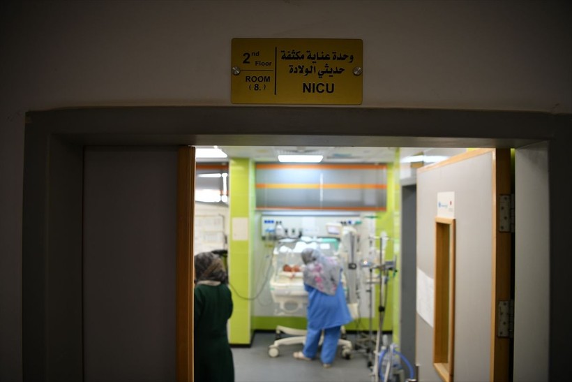 Gazze'de yaşanan insanlık dramını gösteren tablo: Bir kuvözde 2 bebek - Resim: 30