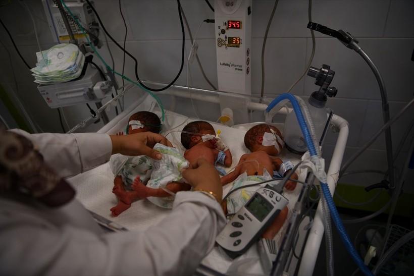 Gazze'de yaşanan insanlık dramını gösteren tablo: Bir kuvözde 2 bebek - Resim: 5