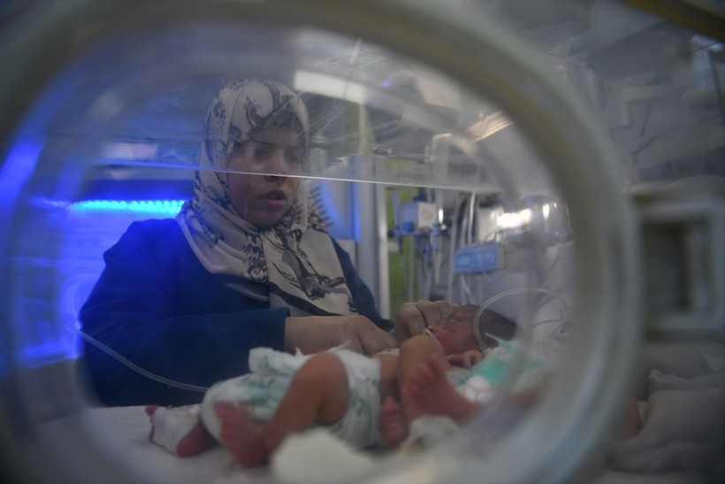 Gazze'de yaşanan insanlık dramını gösteren tablo: Bir kuvözde 2 bebek - Resim: 23