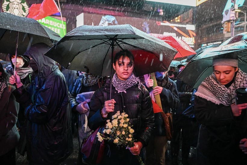İsrail'i protesto için kendini yakan ABD askeri Times Meydanı'nda anıldı - Resim: 20