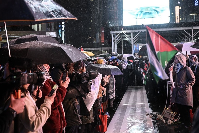 İsrail'i protesto için kendini yakan ABD askeri Times Meydanı'nda anıldı - Resim: 10