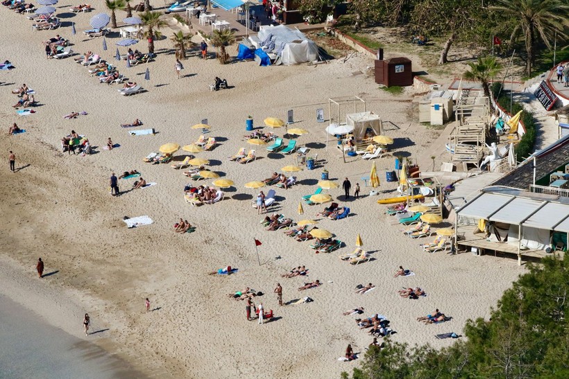 Antalya'da martın ilk günü deniz keyfi - Resim: 3