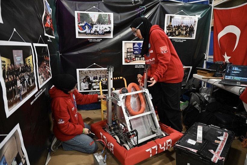 ABD'deki robot yarışmasında, tamamı kız öğrencilerden oluşan Türk takımı hünerlerini sergiledi - Resim: 4