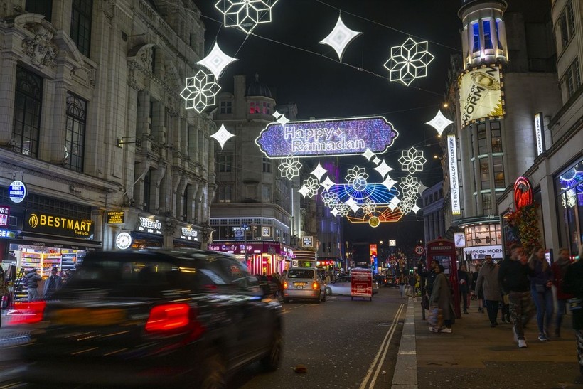 Londra'da Ramazan sevinci! Caddeler aydınlandı - Resim: 14