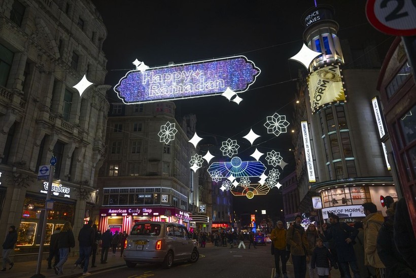 Londra'da Ramazan sevinci! Caddeler aydınlandı - Resim: 15