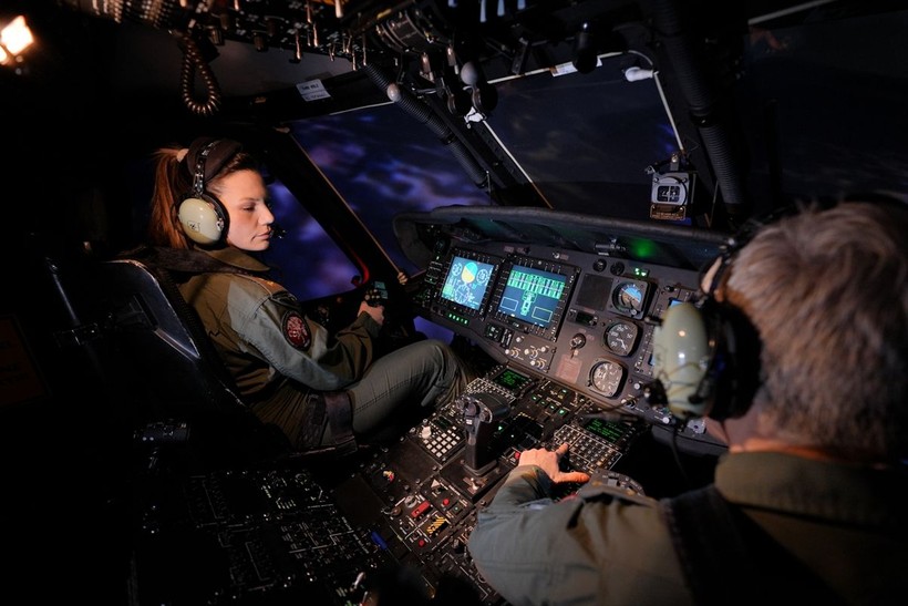 Türk kadınları göklerde! 'Skorsky' ve 'B-200' tipi uçağı gökyüzüyle buluşturdular - Resim: 3
