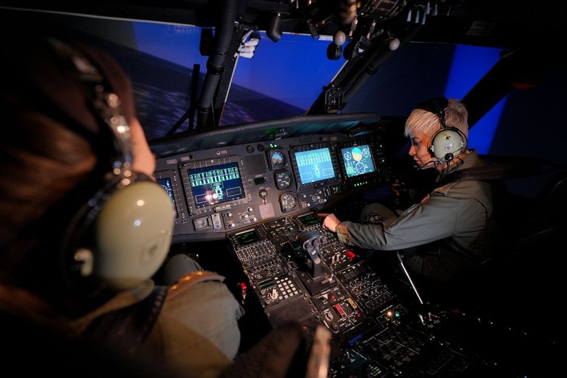 Türk kadınları göklerde! 'Skorsky' ve 'B-200' tipi uçağı gökyüzüyle buluşturdular - Resim: 4