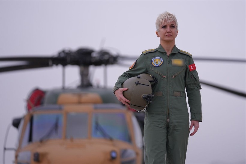 Türk kadınları göklerde! 'Skorsky' ve 'B-200' tipi uçağı gökyüzüyle buluşturdular - Resim: 24