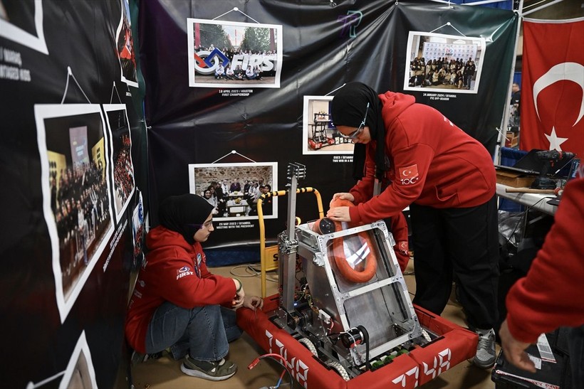 ABD'deki robot yarışmasında, tamamı kız öğrencilerden oluşan Türk takımı hünerlerini sergiledi - Resim: 5