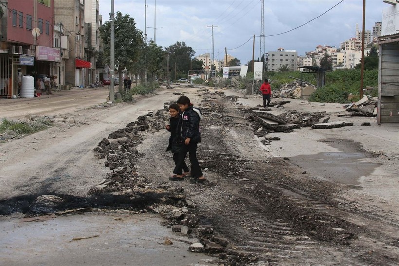 İsrail, Filistin'de Kızılay'a ait bir ambulansa ateş açto - Resim: 3