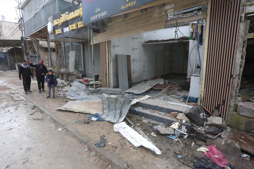 İsrail, Filistin'de Kızılay'a ait bir ambulansa ateş açto - Resim: 5