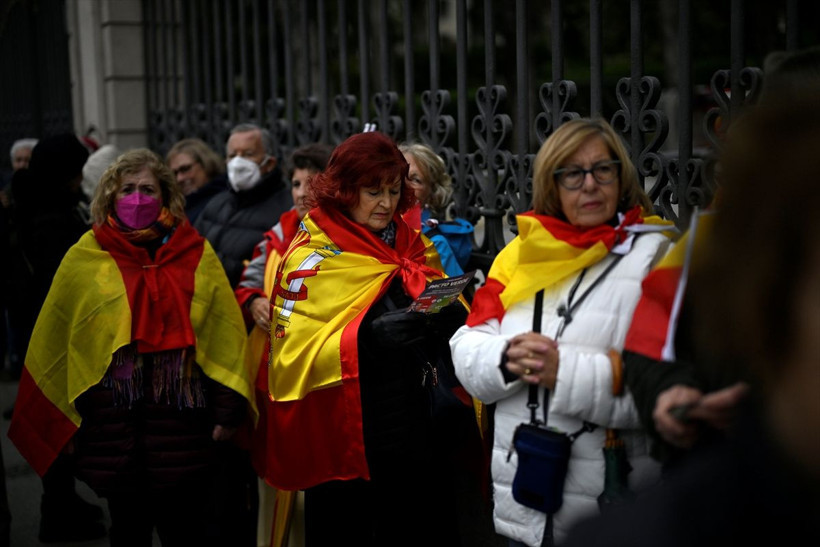 İspanya aşırı sağı, ayrılıkçı Katalanlara af çıkarmak isteyen hükumeti protesto etti - Resim: 1