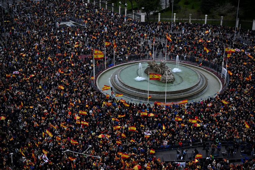 İspanya aşırı sağı, ayrılıkçı Katalanlara af çıkarmak isteyen hükumeti protesto etti - Resim: 10