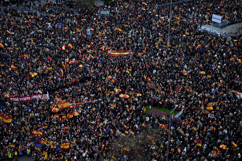 İspanya aşırı sağı, ayrılıkçı Katalanlara af çıkarmak isteyen hükumeti protesto etti - Resim: 14