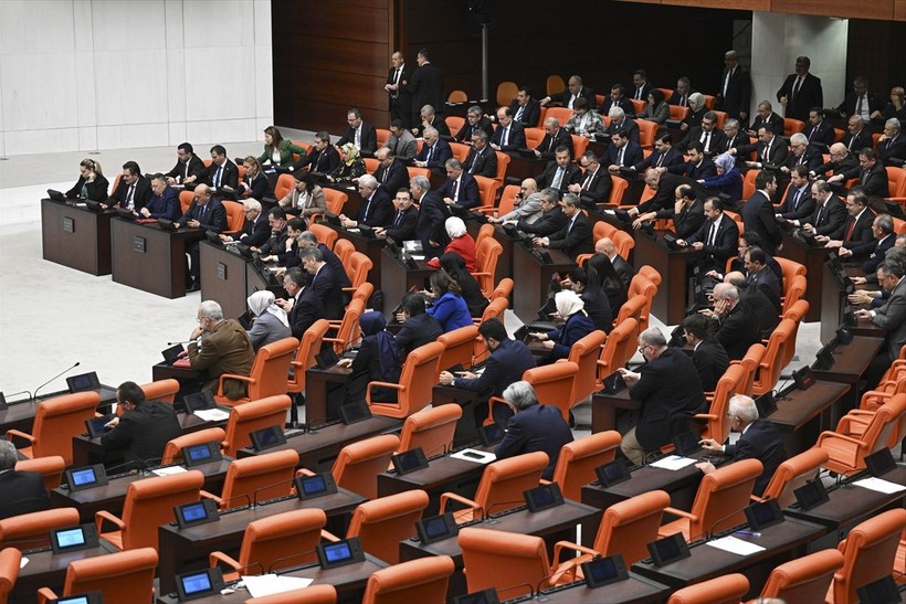 TBMM'ye ilginç başvurular: Bitcoin resmi para birimi olsun, Pi sayısını yeniden araştırmam için komisyon... - Resim: 1