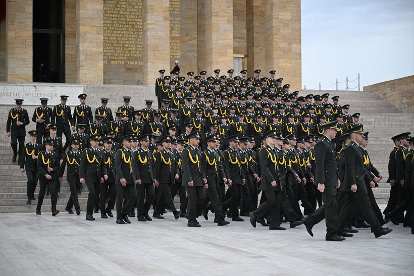 Atatürk'ün Kara Harp Okulu'na girişinin 125'inci yıl dönümü! Öğrenciler Anıtkabir'i ziyaret etti - Resim: 10