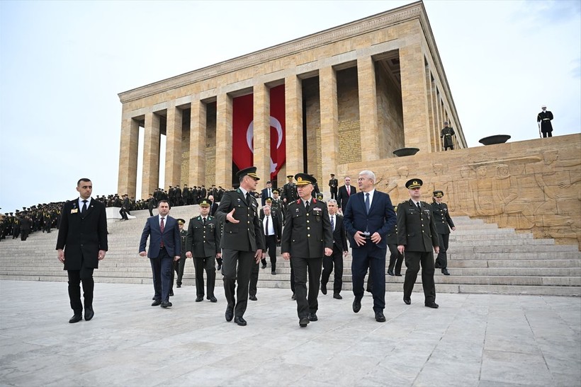 Atatürk'ün Kara Harp Okulu'na girişinin 125'inci yıl dönümü! Öğrenciler Anıtkabir'i ziyaret etti - Resim: 17
