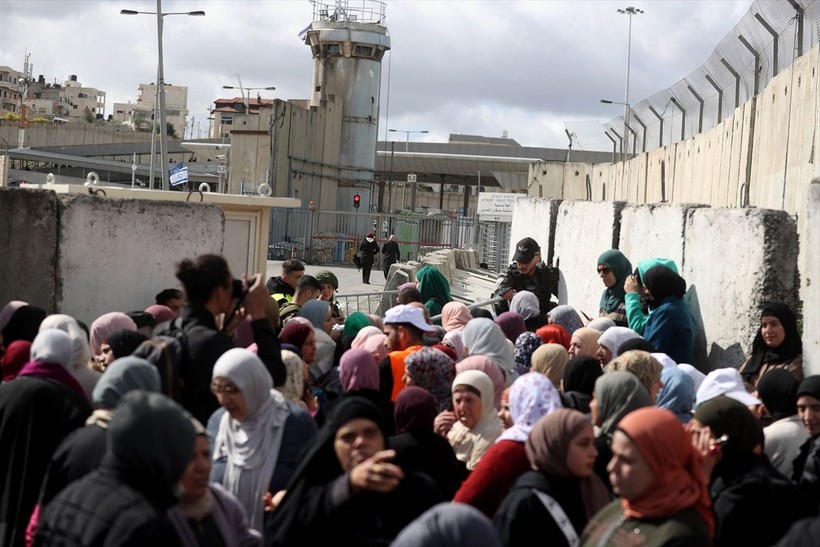 İsrail Ramazan ayının ilk cuma namazında Mescid-i Aksa'da kısıtlamalar getirdi - Resim: 29