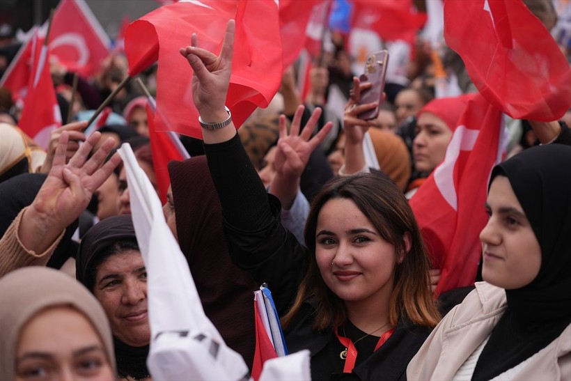 Vatandaşlar AK Parti'nin Hakkari mitingine yoğun ilgi gösterdi - Resim: 1