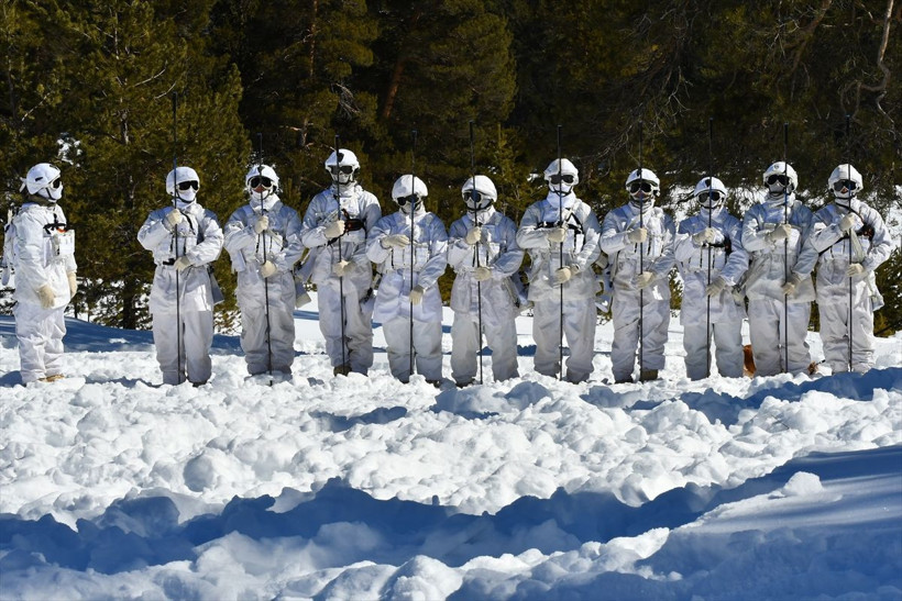 Komandoların Kars'ın karlı dağlarında zorlu eğitimi❄️⛷️🗻 - Resim: 43