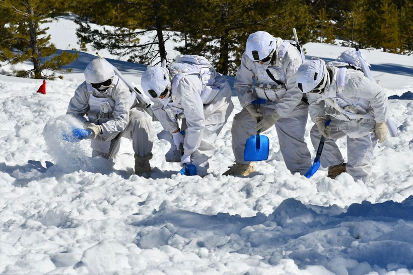 Komandoların Kars'ın karlı dağlarında zorlu eğitimi❄️⛷️🗻 - Resim: 46