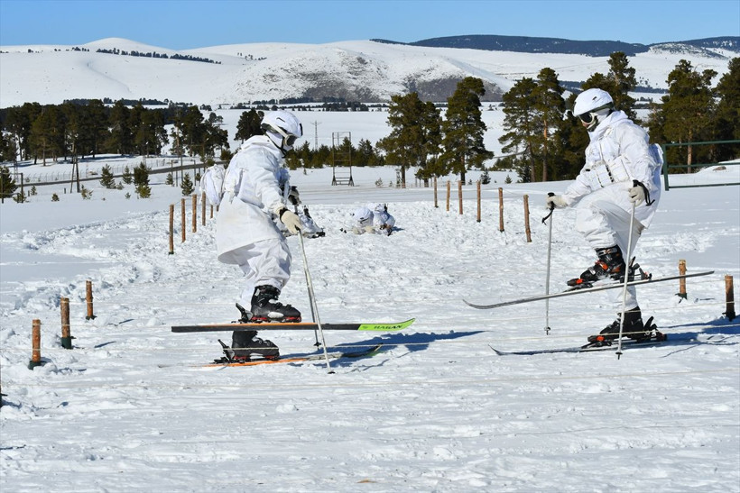 Komandoların Kars'ın karlı dağlarında zorlu eğitimi❄️⛷️🗻 - Resim: 52