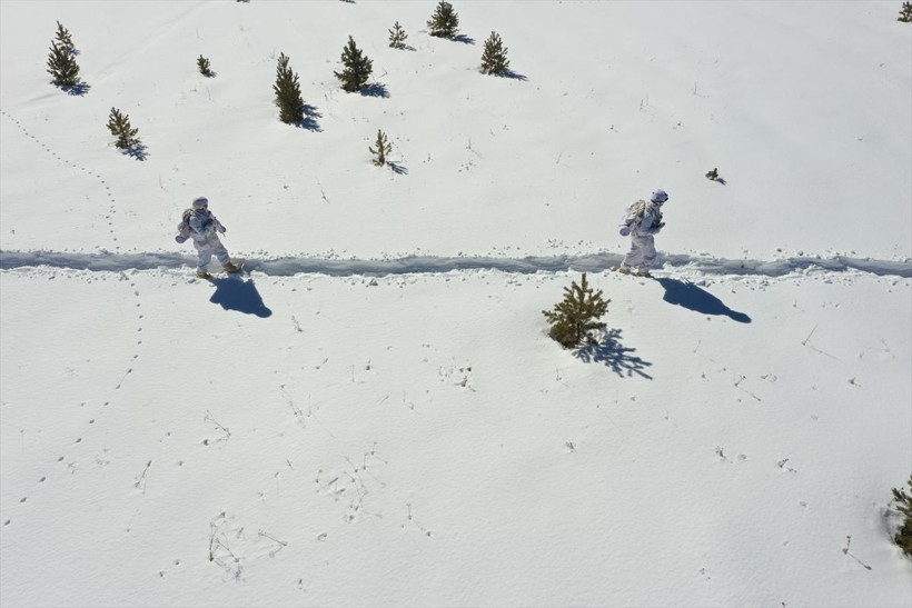 Komandoların Kars'ın karlı dağlarında zorlu eğitimi❄️⛷️🗻 - Resim: 70