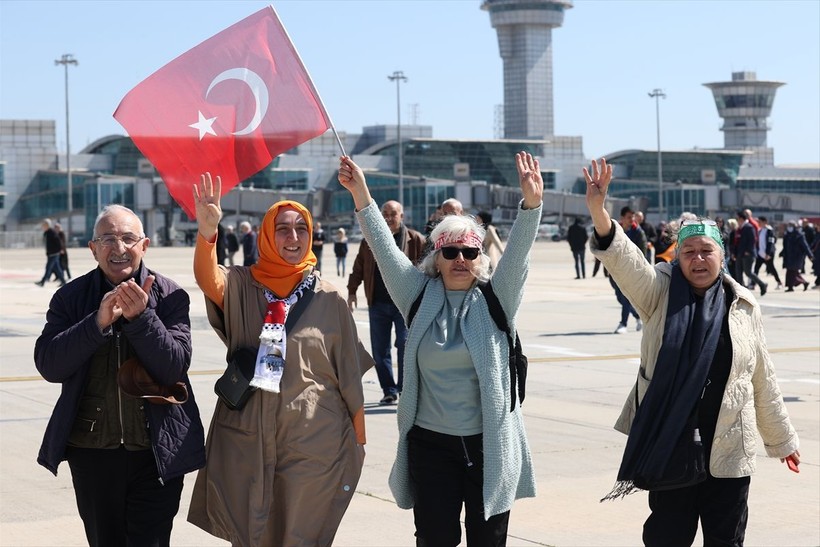 Seçime bir hafta kala AK Parti'den dev gövde gösterisi! Yüz binler "Yeniden Büyük İstanbul Mitingi" için alanda - Resim: 1