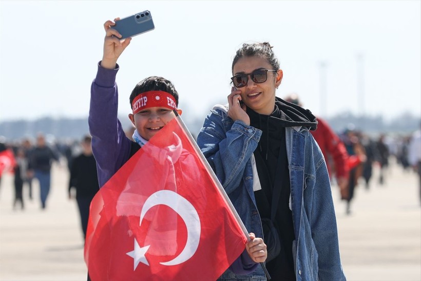 Seçime bir hafta kala AK Parti'den dev gövde gösterisi! Yüz binler "Yeniden Büyük İstanbul Mitingi" için alanda - Resim: 47