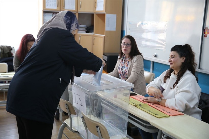 Türkiye'de oy verme işlemleri başladı! İşte sandık başından görüntüler... - Resim: 13