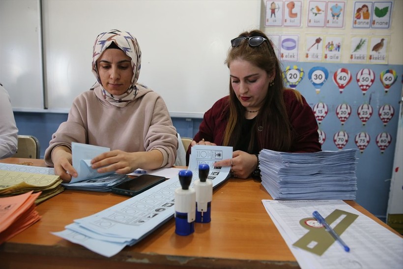 Türkiye'de oy verme işlemleri başladı! İşte sandık başından görüntüler... - Resim: 15